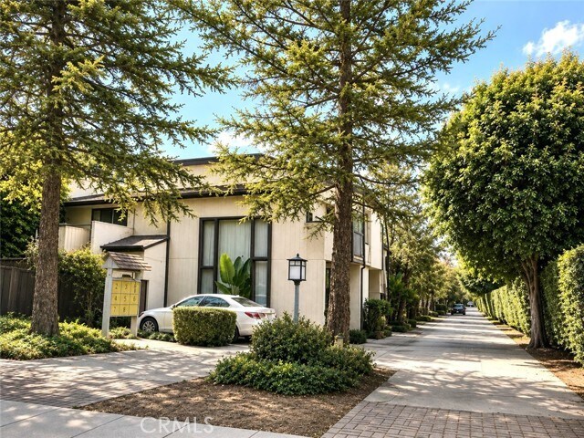 Foto del edificio - 1002 W Huntington Dr