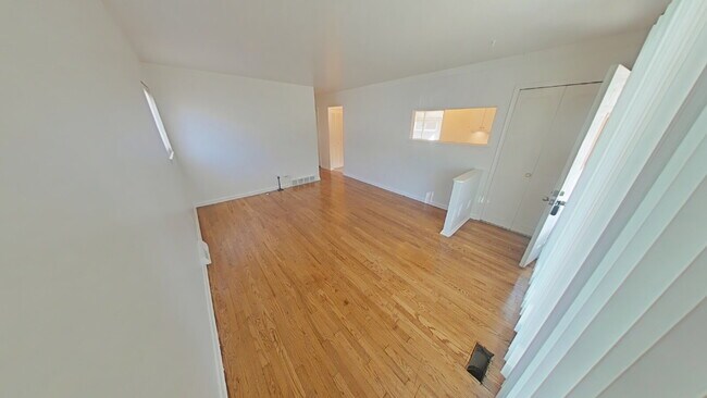 Foto del edificio - 8261 Gerald Ave