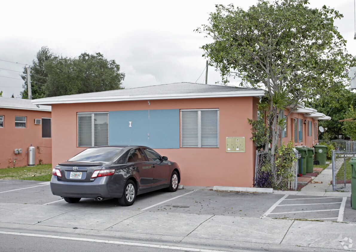 Building Photo - 401-411 SW 57th Ave