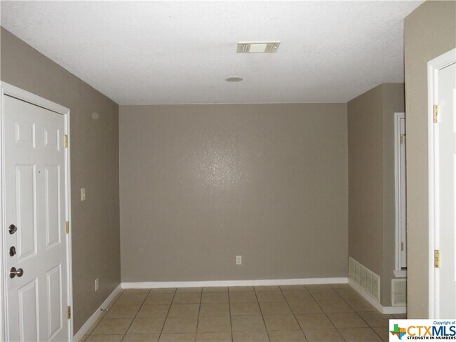 Building Photo - 3007 Dannen Ct