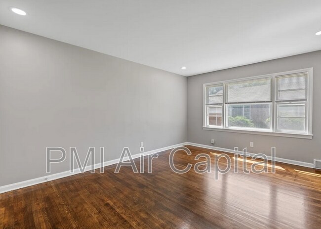 Foto del edificio - 6125 E Boston St