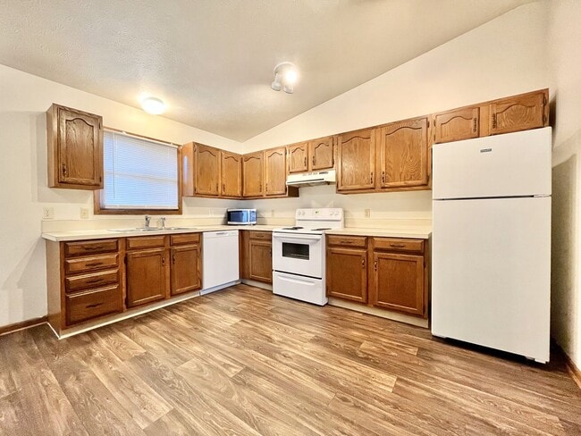 Building Photo - Wabasis 8590-8592