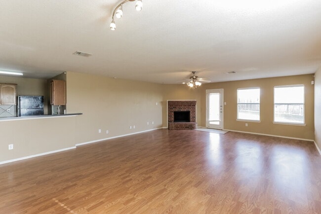 Building Photo - 762 Mission Ln
