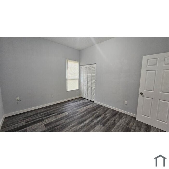 Building Photo - 1446 W 23rd St