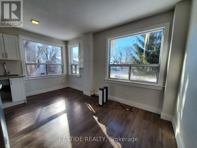 Building Photo - 212 Monarch Park Ave