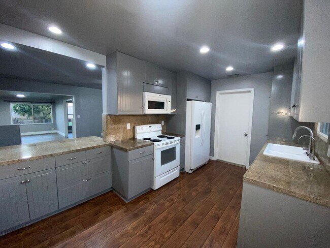 Foto del edificio - Granite Hills 4 Bedroom Home!