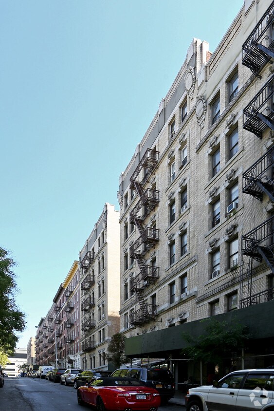 Building Photo - 520-526 W 136th St