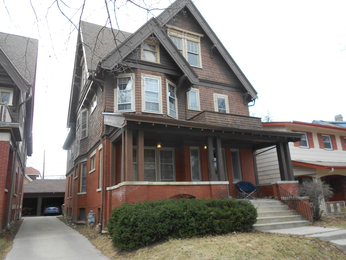 Primary Photo - 3249 N Hackett Ave