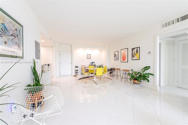 Foto del edificio - 90 Edgewater Dr