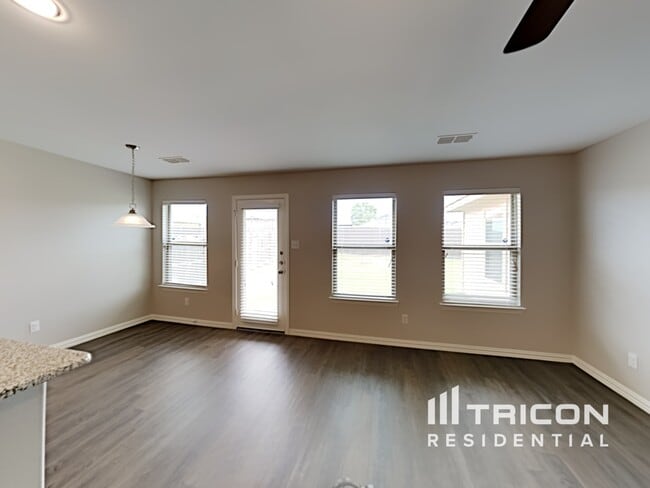Building Photo - 1662 Pompano Beach Dr