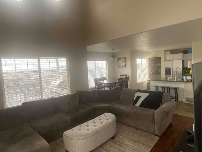 Building Photo - 1346 Alpine Way