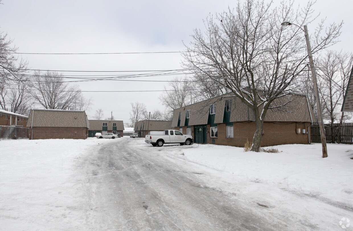 1966 Oakland Park Ave, Columbus, OH 43224 Apartments in Columbus, OH