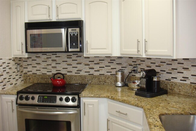 Building Photo - 1515 E Broward Blvd