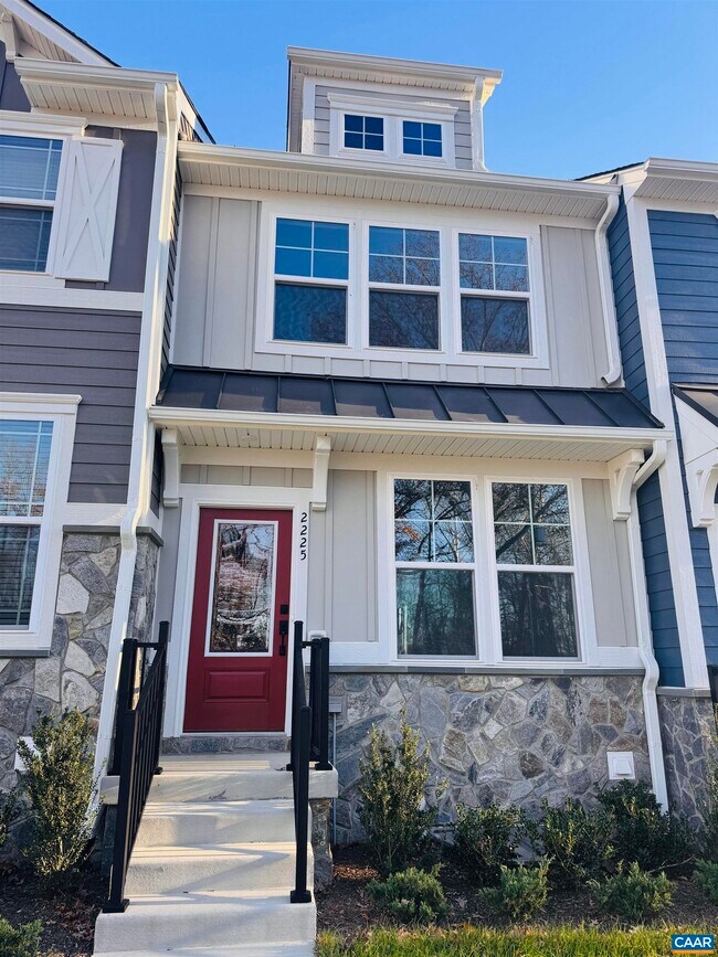 Foto del edificio - 2225 Woodburn Rd