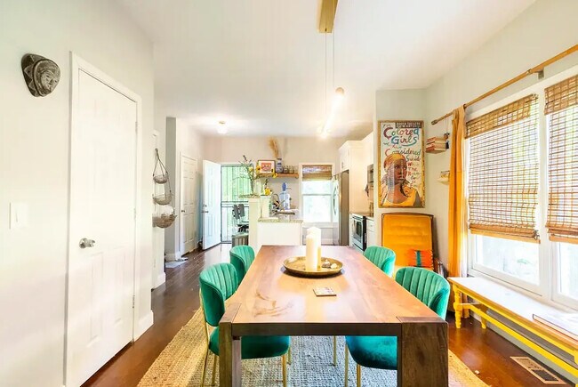 Foto del edificio - Room in House on Bridges Ave SW