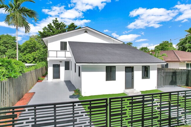 Building Photo - 972 SW 44th Ave