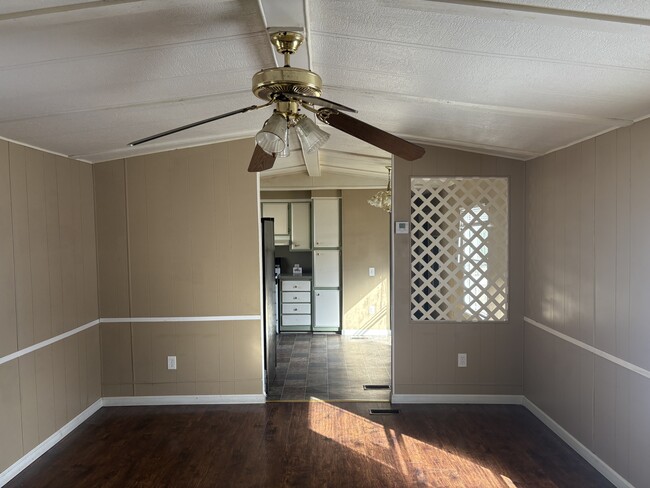 Building Photo - 2118 Cliffwood Rd