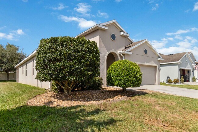 Building Photo - Beautiful 4/2 with 2 Car Garage For Rent L...