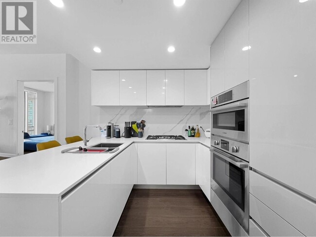 Building Photo - 2605-2805 Skyline Ct