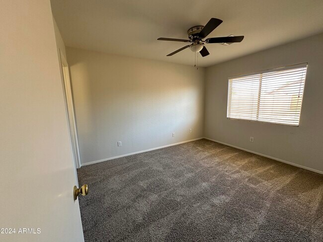 Foto del edificio - 12621 W Myer Ln