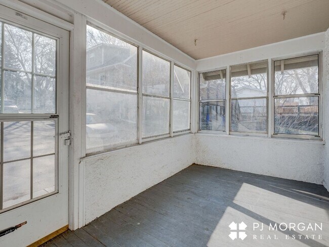 Building Photo - 2122 S 35th Ave