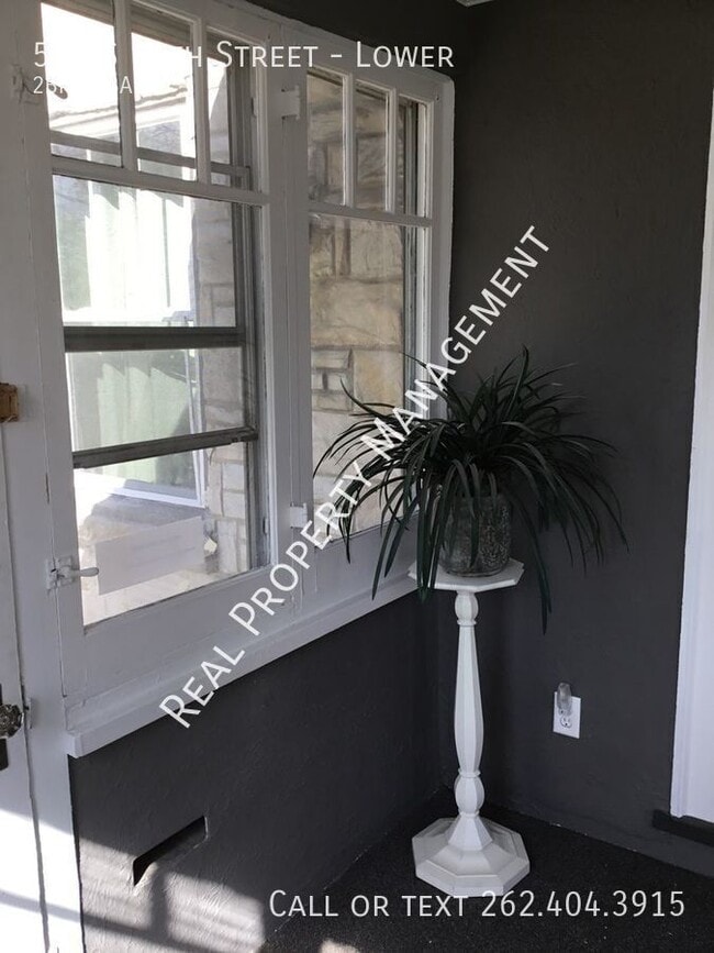 Building Photo - 510 S 70th St