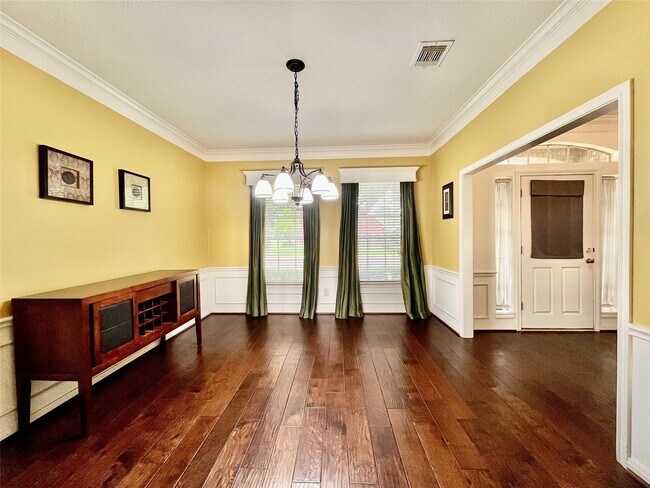 Foto del edificio - 3823 Elkins Rd