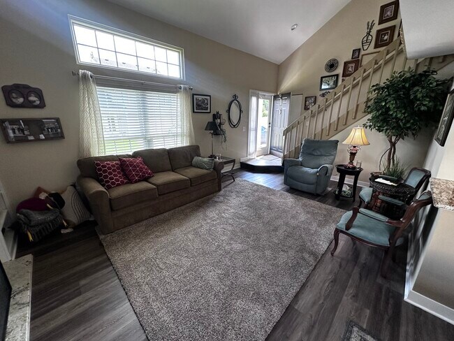 Foto del edificio - 1338 N Knollwood Dr