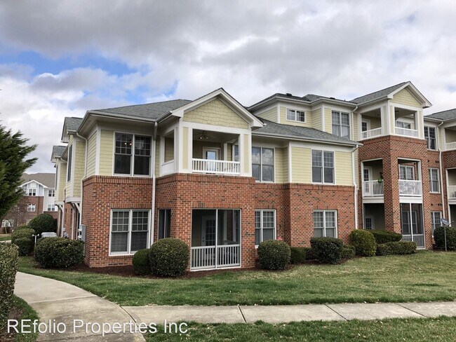 Foto del edificio - 828 Waterford Lake Dr