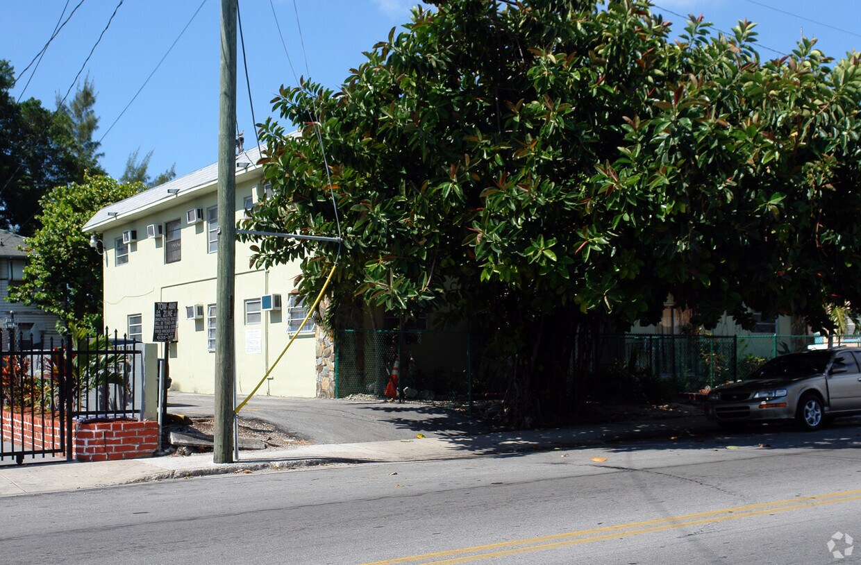 Building Photo - 1490 NW 2nd St