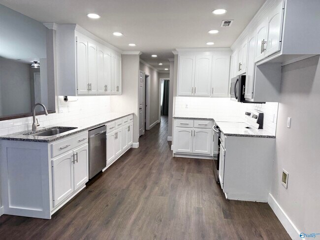 Building Photo - 2422 Quail Ridge Ln SW