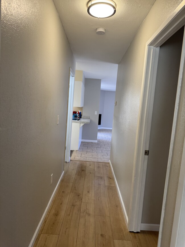 Building Photo - 9437 Fox Creek Dr