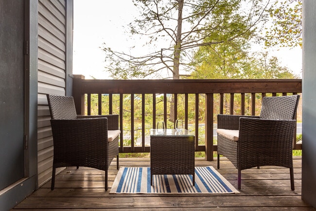 Photo - 6919 Victoria Dr Apartment