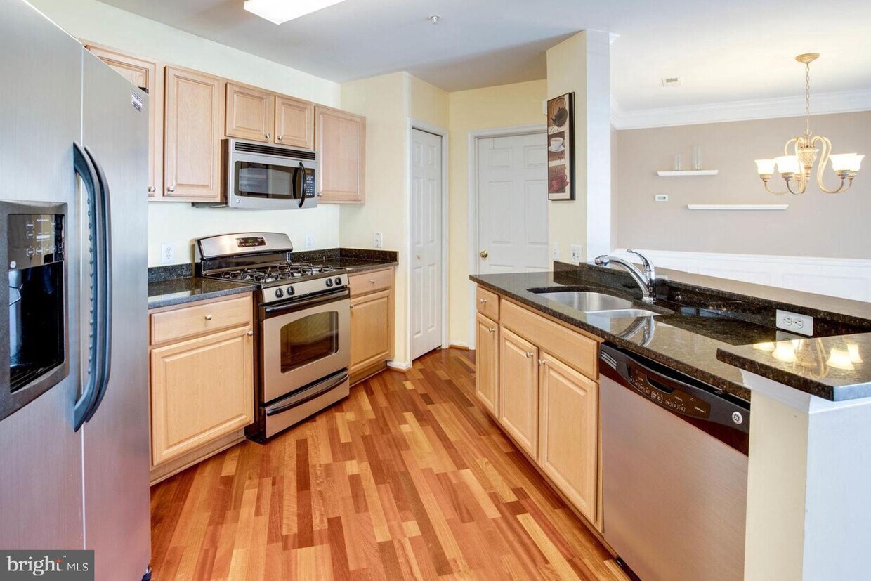 Primary Photo - 12451 Hayes Ct