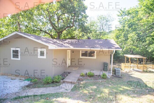 Building Photo - 405 S Mashburn Ave