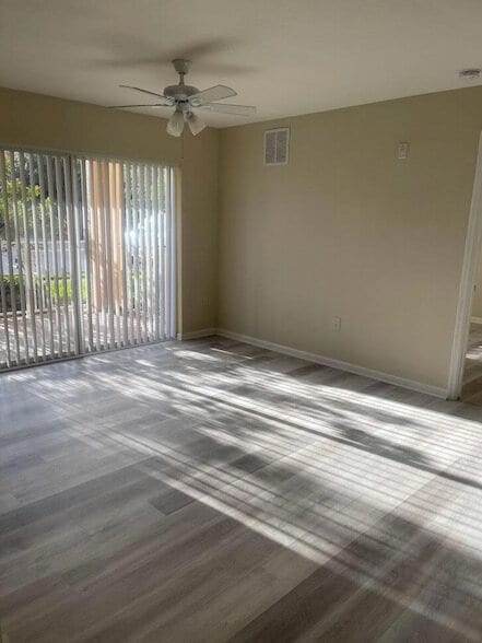 Building Photo - 171 SW Palm Dr