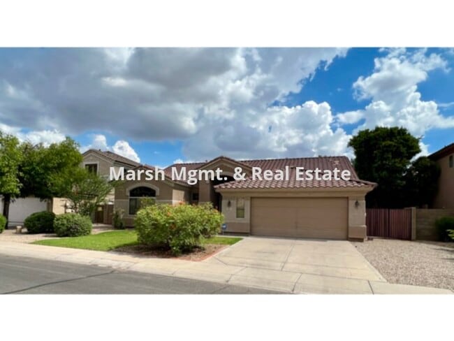 Photo - Beautiful 3 bedroom + den home in Gilbert ...