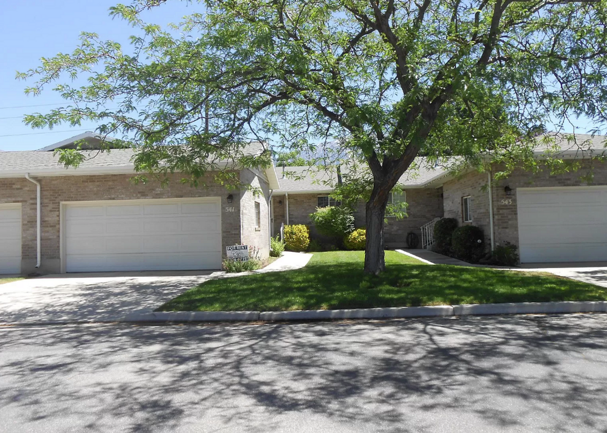 Foto principal - Beautiful 3 Bed 3 Bath Condo in Orem for R...