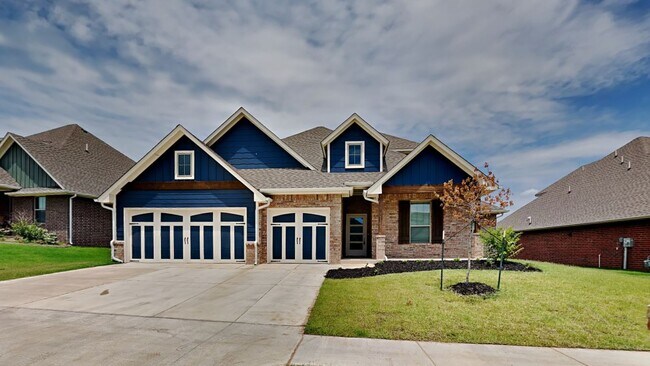 Foto del edificio - Luxury 5 Bedroom, 3 Bathroom, 3 Car Garage...