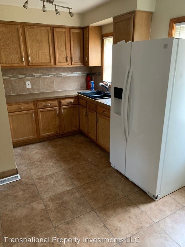 Foto del edificio - 3 br, 1.5 bath House - 17315 Throckley Ave.