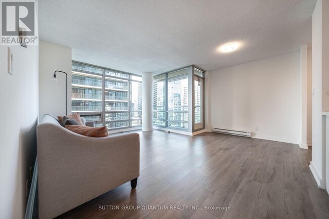 Building Photo - 81 Navy Wharf Ct