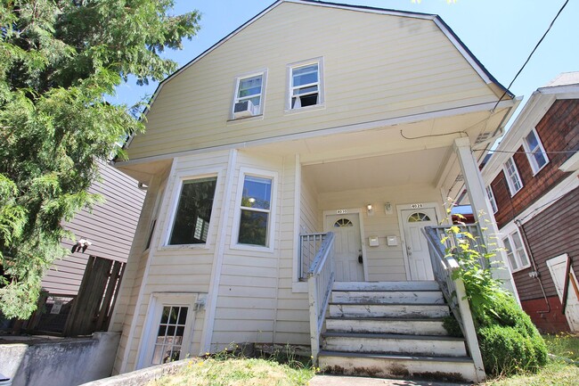 Building Photo - 4030-4030 NE Garfield Ave.