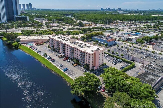 Foto del edificio - 16465 NE 22nd Ave