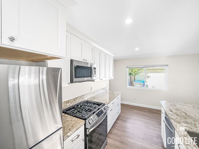 Foto del edificio - Beautiful 3BD/2BA W/ Updated Kitchen and Backyard in Morena!