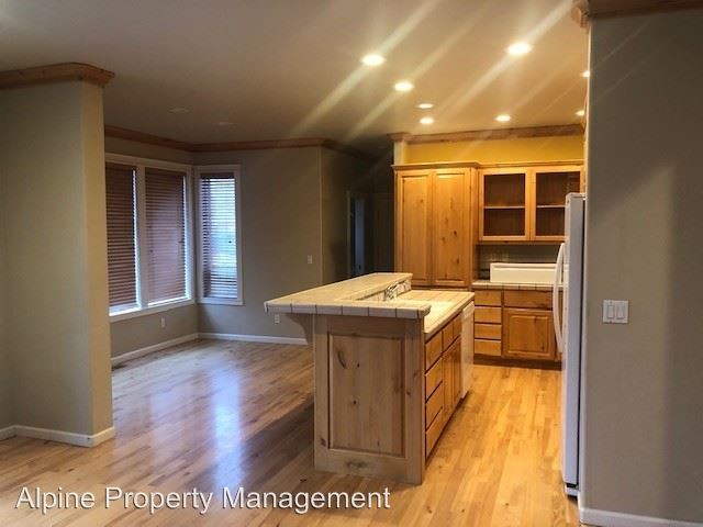 Building Photo - 3 br, 2.5 bath House - 63531 Pharoah Ct.