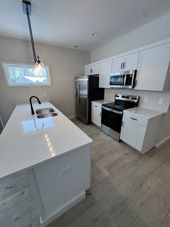 Foto del edificio - 1072 Emilee Ct