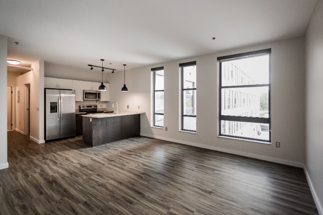 Building Photo - 8001 Kercheval Ave
