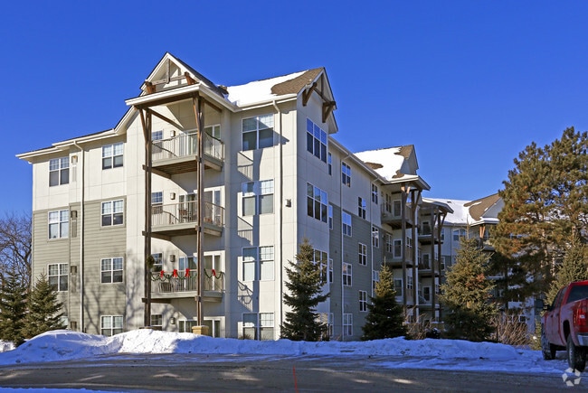 Applewood Pointe of New Brighton