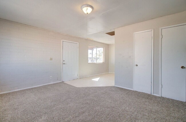Building Photo - 342 W Taylor Ave