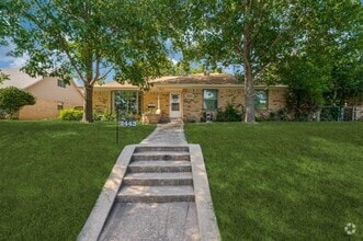 Building Photo - 2443 Club Manor Dr